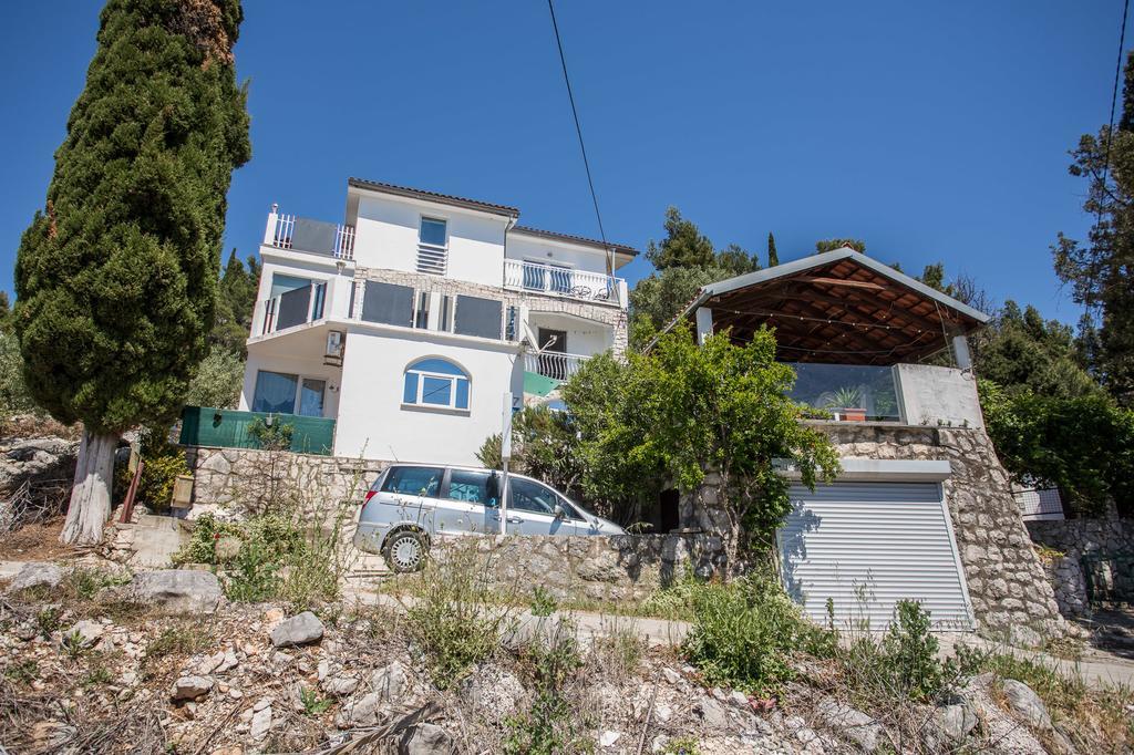 Apartments Laura Blace Bagian luar foto